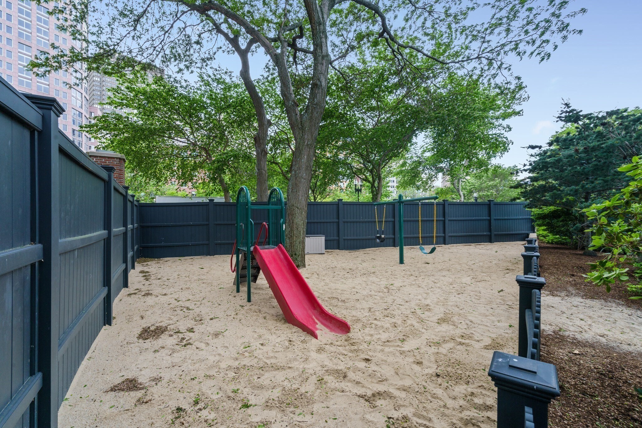 Building Photo - 65 E India Row