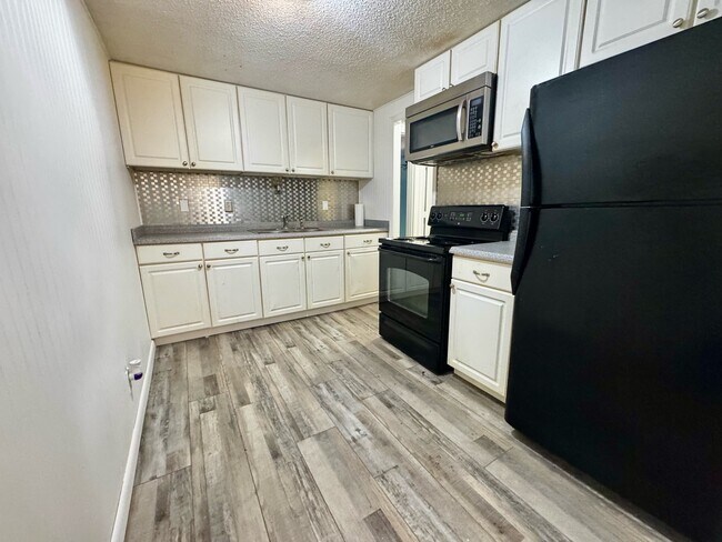Building Photo - 5291 Dalewood Dr