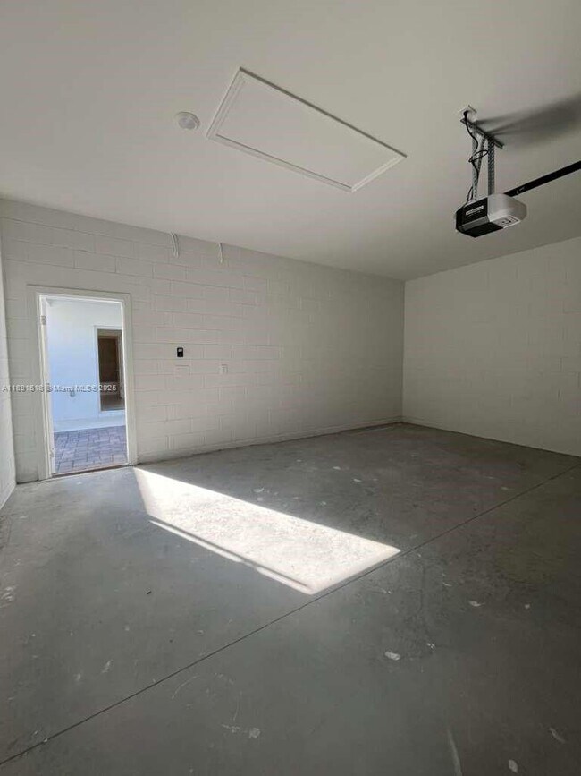 Building Photo - 5984 Zen Wy
