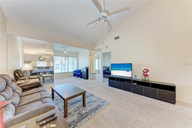 Building Photo - Furnished 2 Bedroom | 2 Bath - Lake Views