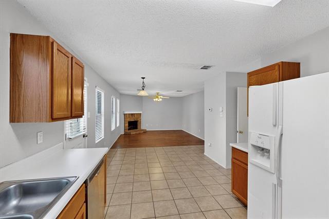 Building Photo - 2316 White Oak Dr
