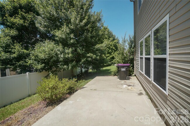 Building Photo - 3021 Morel Ave