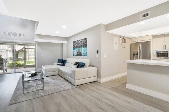 Building Photo - 5292 Buckhead Cir