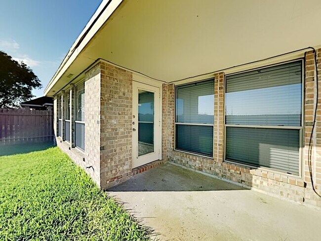 Building Photo - No Application Fees*