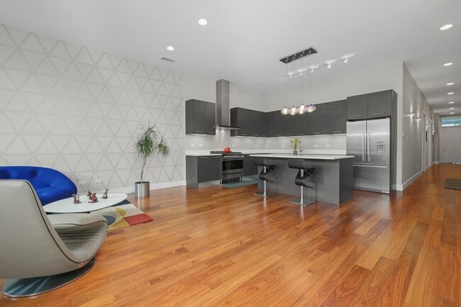 Building Photo - 128 S Aberdeen St