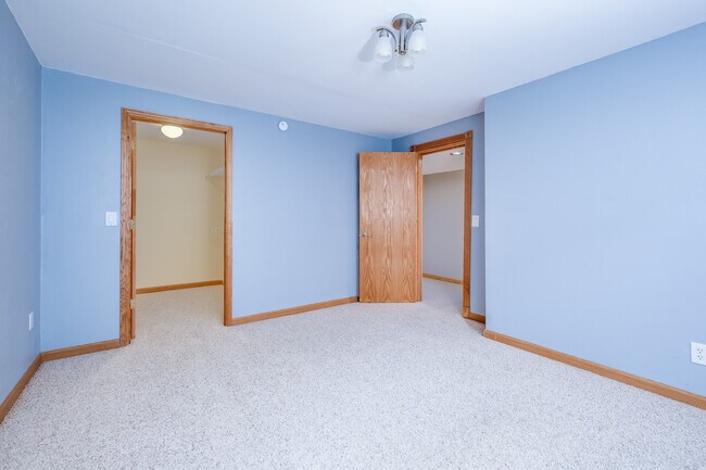 Building Photo - 5831 Belle Ave