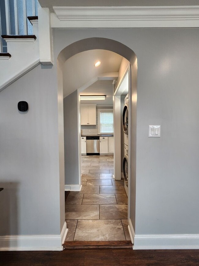 Building Photo - 2 Bedroom || 1 Bathroom House - Newly Reno...