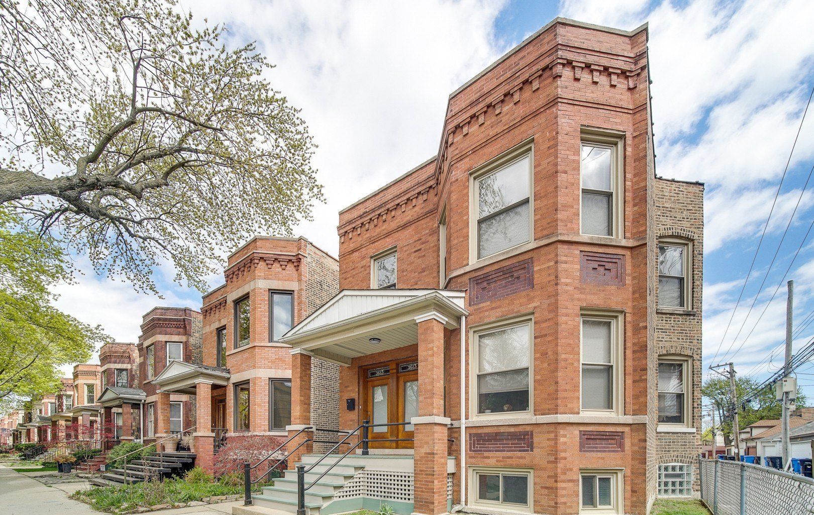 Building Photo - 3615 N Oakley Ave