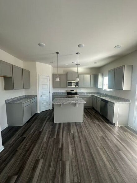 Building Photo - 829 Kensington St