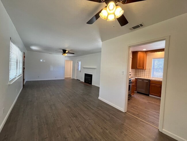 Building Photo - Spacious 3 bed 1bath home available in Ard...