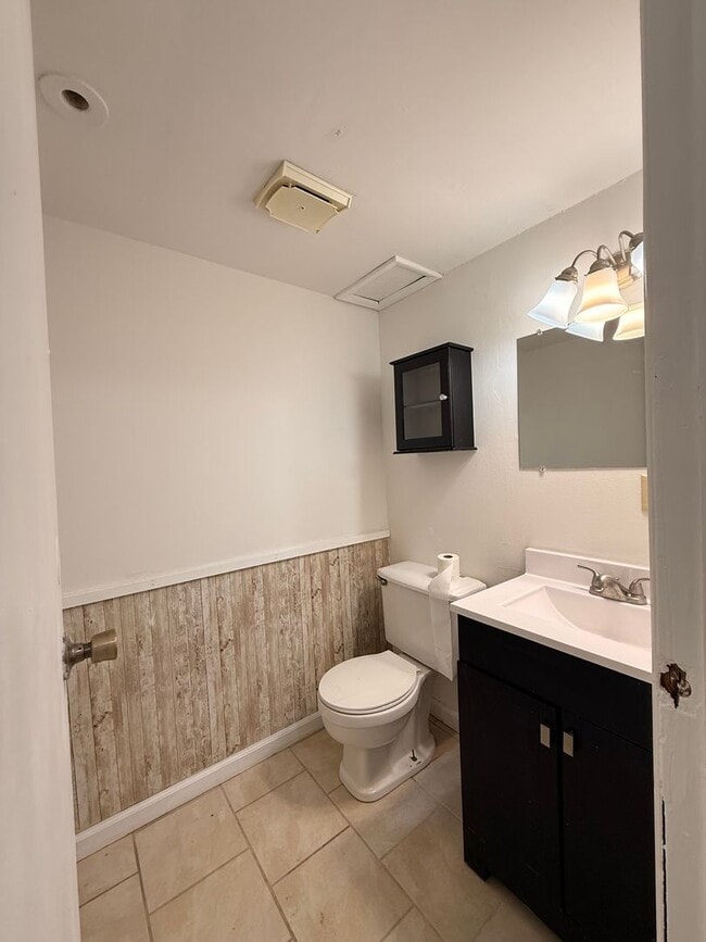 Building Photo - 1287-MF4-E