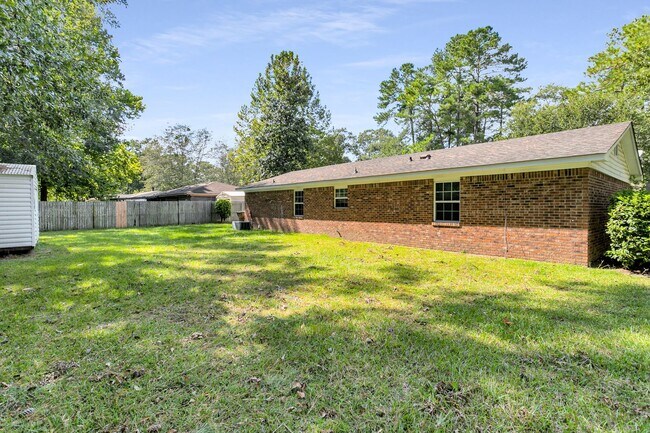 Building Photo - 3 Bedroom 2 Bathrooms in Piercfield Forest - Richmond Hill