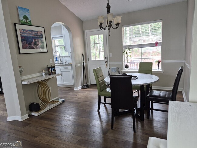 Building Photo - 418 Summer Hill Cir