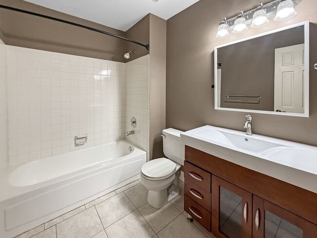 Building Photo - $0 DEPOSIT OPTION. CHARMING TWO-STORY TOWNHOUSE WITH FINISHED BASEMENT, GARAGE, AND HOA AMENITIES...