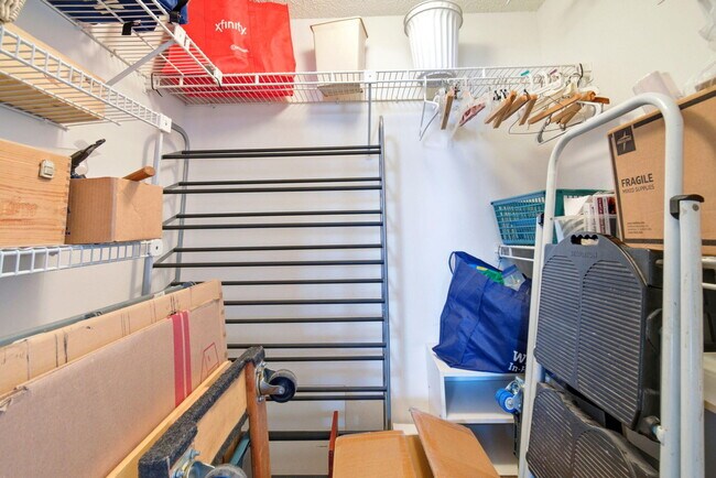 Building Photo - 3507 Oaks Way