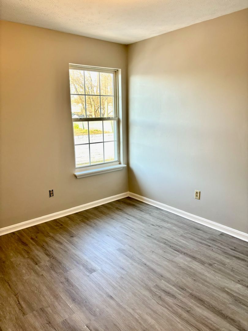 Building Photo - 526 Locher Aly