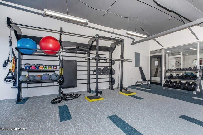Building Photo - 425 W Paseo Redondo