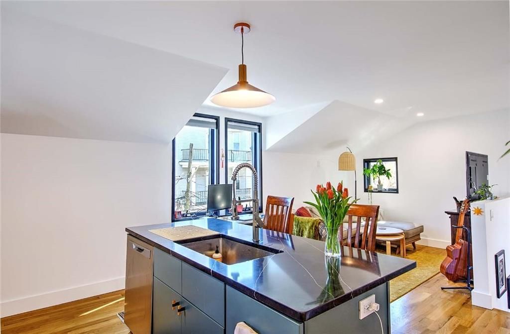 Building Photo - 37 Ring St