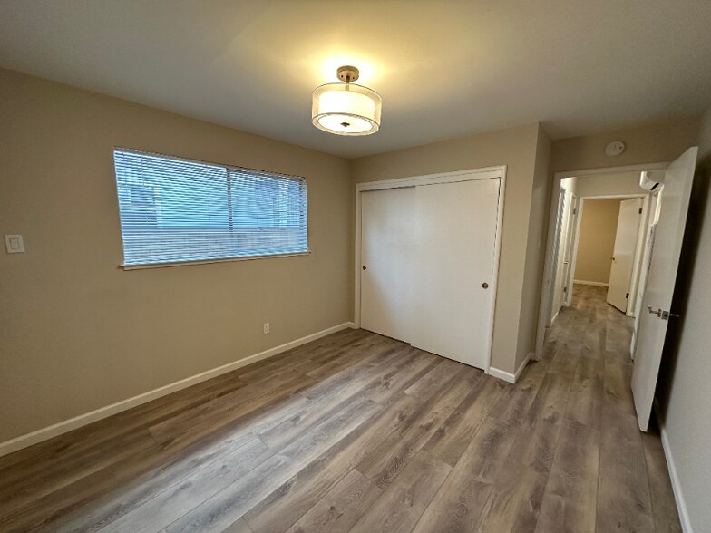 Building Photo - 1375 Columbia St