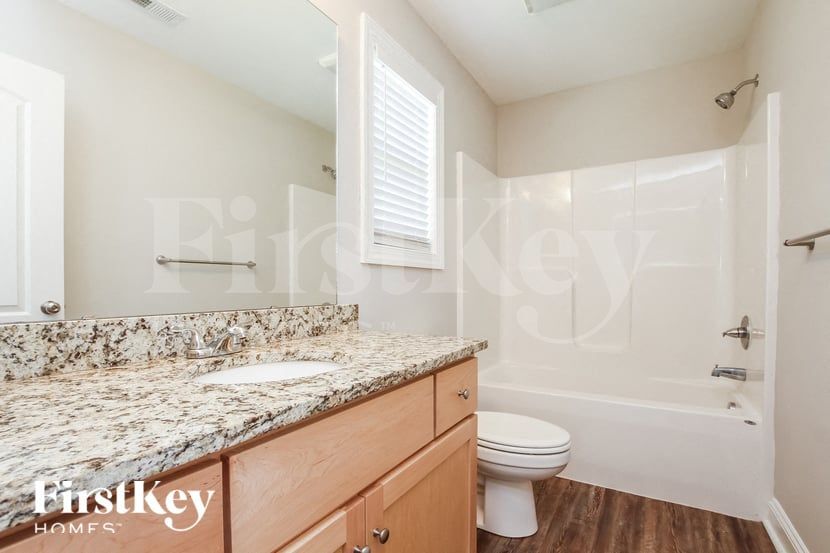 Building Photo - 665 Wilson St