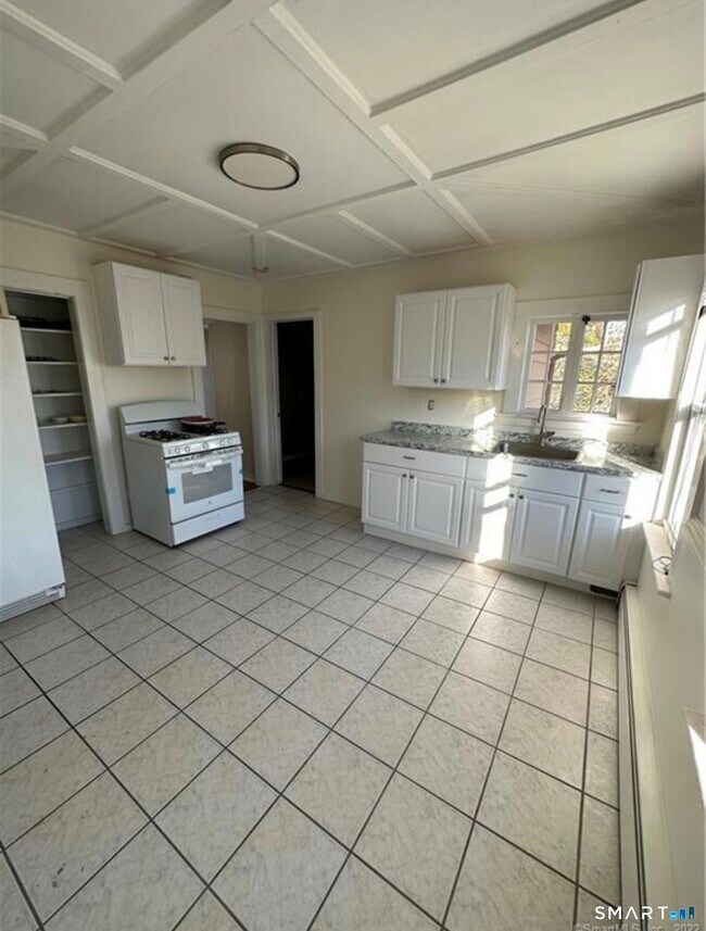 Building Photo - 34 York St