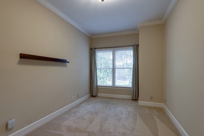 Building Photo - 218 Boxmere Pl