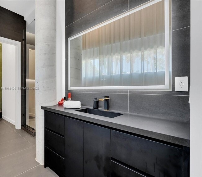 Building Photo - 11 Century Ln