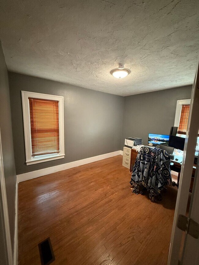 Building Photo - Charming 3BR House in Waterford