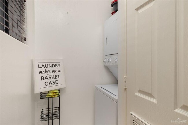 Building Photo - 26 Travis St