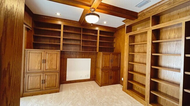 Building Photo - 9843 Vía Amati