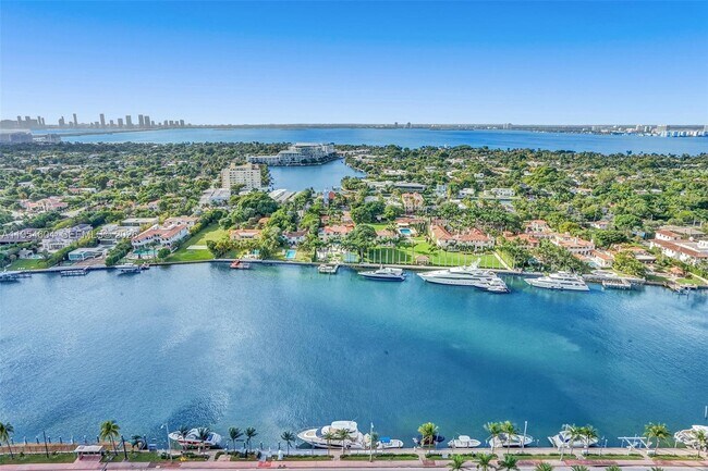 Building Photo - 4775 Collins Ave