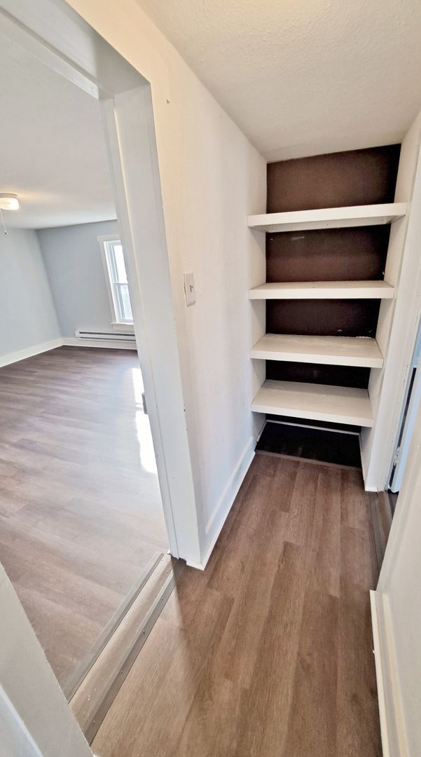 Building Photo - 516 Main St