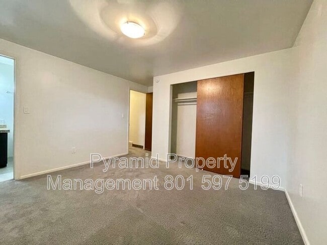 Building Photo - 874 E Angelina Ave