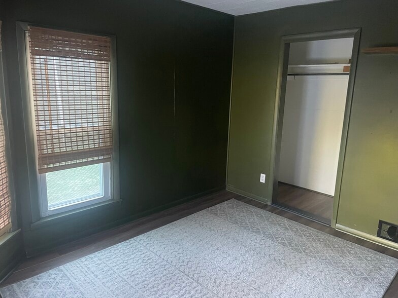 Building Photo - 4470 Main St