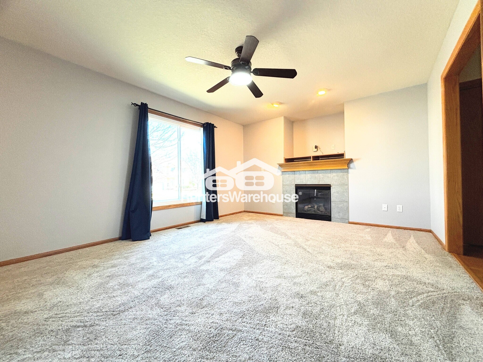 Building Photo - 330 NE Cardinal Ln