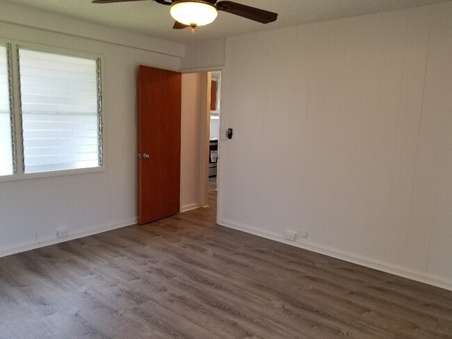 Building Photo - NEWLY RENOVATED -2 Bed, 2 Bath, 2 Parking Duplex in Aiea- UTILITIES INCLUDED!!