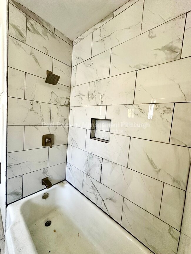 Building Photo - 1379 Paulson Ave