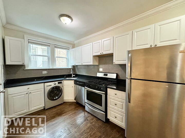 Primary Photo - 3820 N Greenview Ave