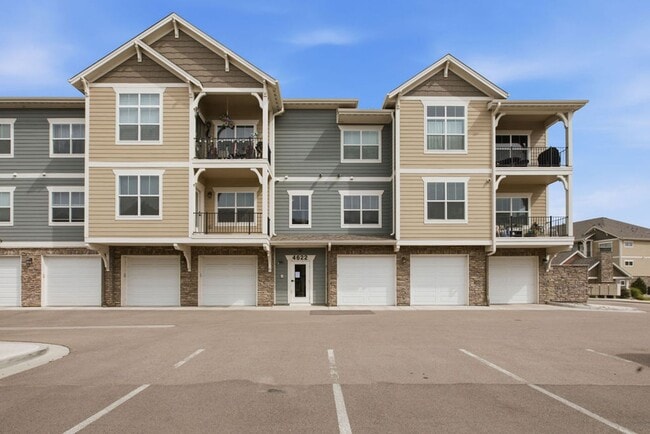 Building Photo - 4622 Hahns Peak Dr