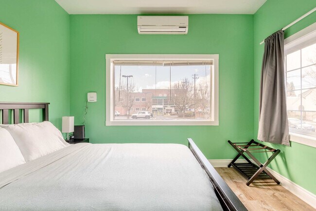 Building Photo - 4004 SE Division St