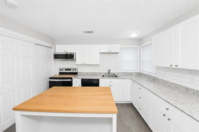 Building Photo - 1701 Brook Hollow Dr