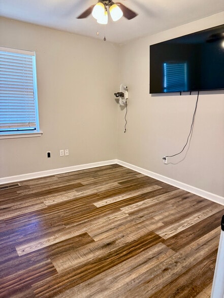 Building Photo - 380 Co Rd 1355