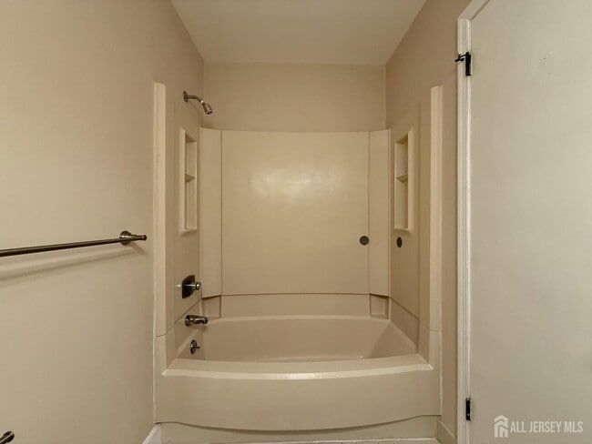 Building Photo - 250 Bromley Pl