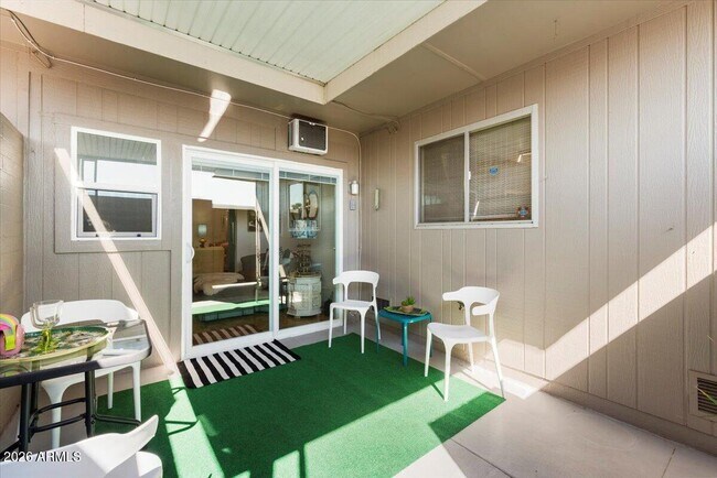 Building Photo - 10129 W Campana Dr