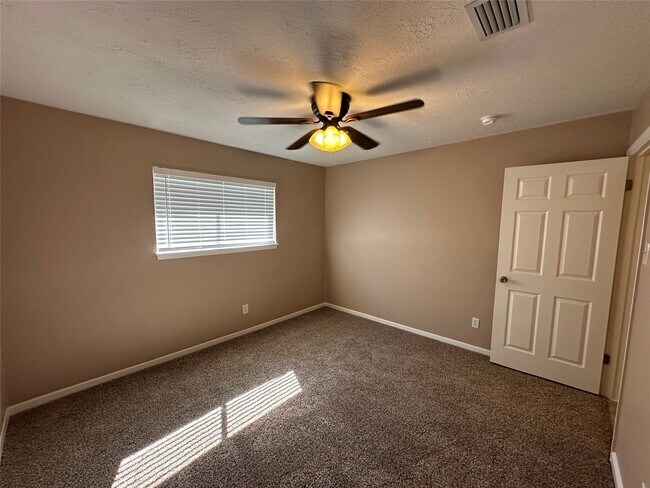 Building Photo - 7127 Maxwood Dr