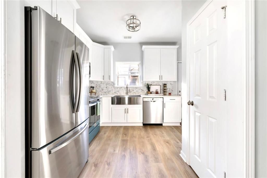 Building Photo - 56 Holly Rd NW