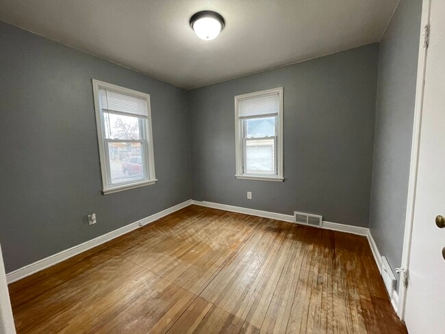 Building Photo - 1430 Minnehaha Ave
