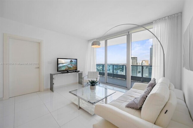 Building Photo - 200 Biscayne Blvd Way