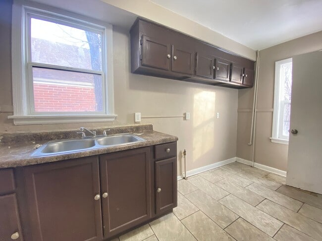 Building Photo - 3 Bedroom 2 Bath Home in Gary