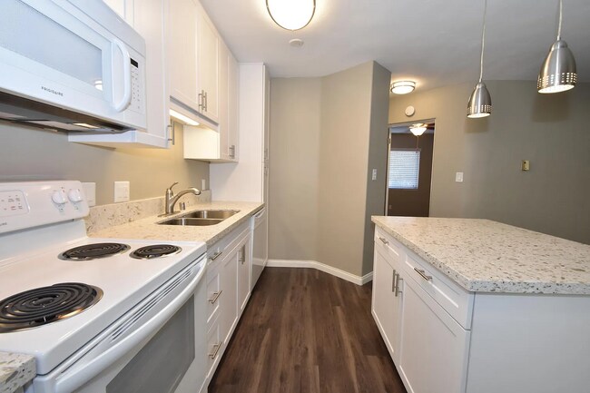 Building Photo - Hilltop Terrace